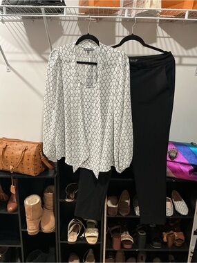 Adrianna Papell White & Black Geo Print Blouse